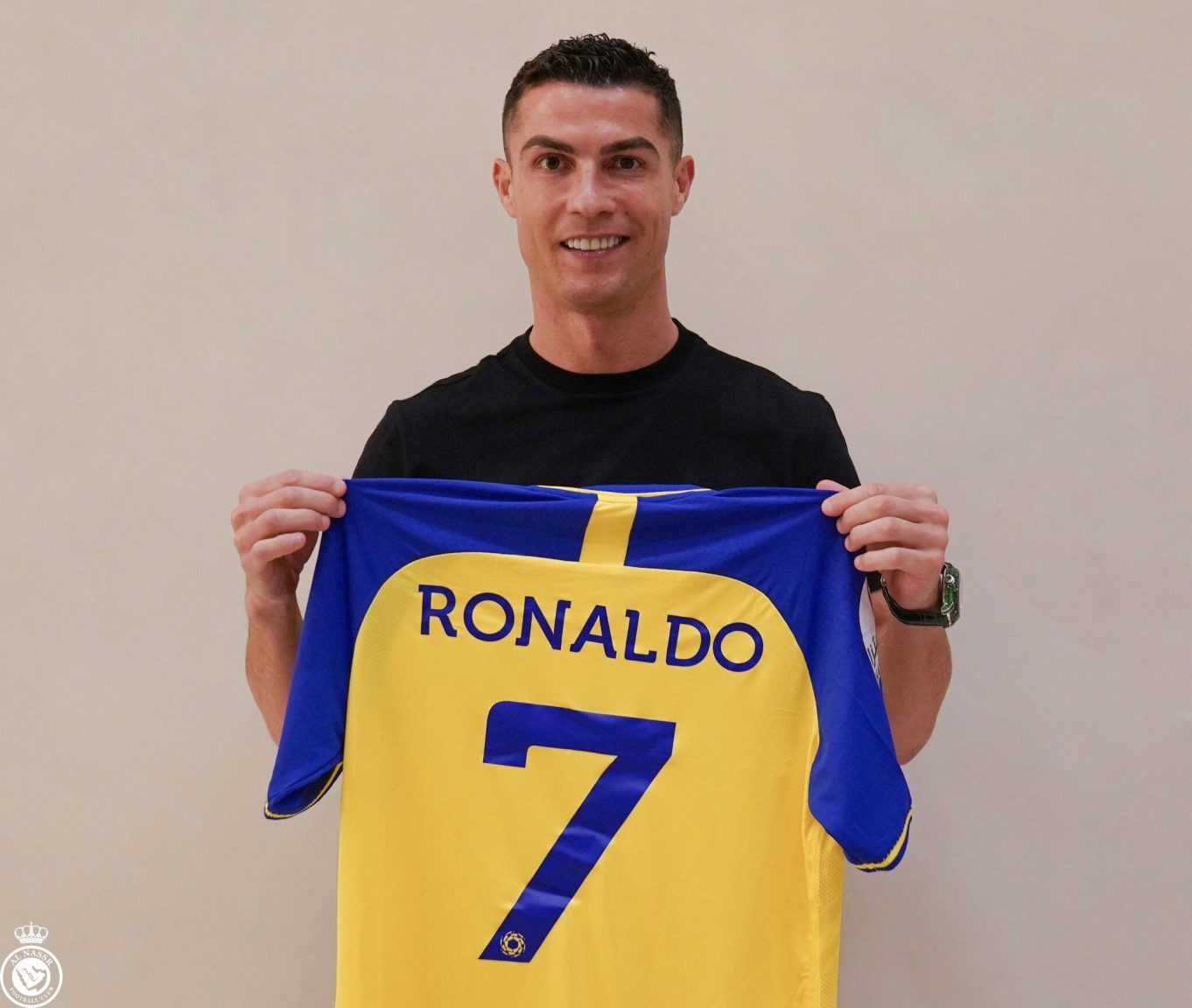 Cristiano Ronaldo signs mega-deal with Saudi Arabian club Al-Nassr 1 Cristiano Ronaldo signs mega-deal with Saudi Arabian club Al-Nassr