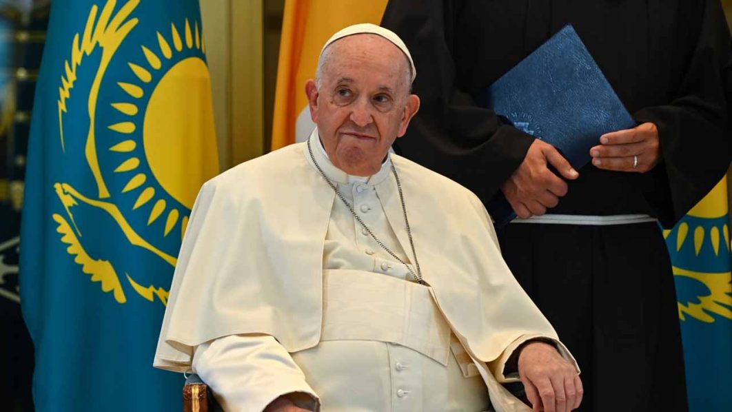 Pope says those criminalising homosexuality are ‘wrong’ 1 Pope says those criminalising homosexuality are ‘wrong’