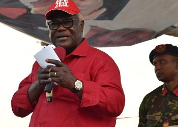 Sierra Leone’s outgoing President Ernest Bai Koroma delivers a speech during a campaign rally for his party’s presidential candidate on March 3, 2018, in Kambia, ahead of the country’s general election.Sierra Leone goes to the polls on March 7 for a general election that will select a new president, parliament and local councils. / AFP PHOTO / ISSOUF SANOGO