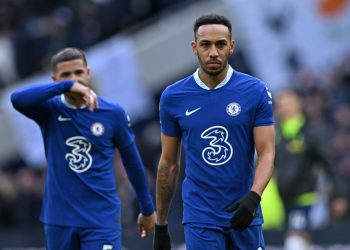 Chelsea’s Argentinian midfielder Enzo Fernandez (L) and Chelsea’s Gabonese striker Pierre-Emerick Aubameyang (R) react to their defeat on the pitch after the English Premier League football match between Tottenham Hotspur and Chelsea at Tottenham Hotspur Stadium in London, on February 26, 2023. – Tottenham won the game 2-0. (Photo by JUSTIN TALLIS / AFP)