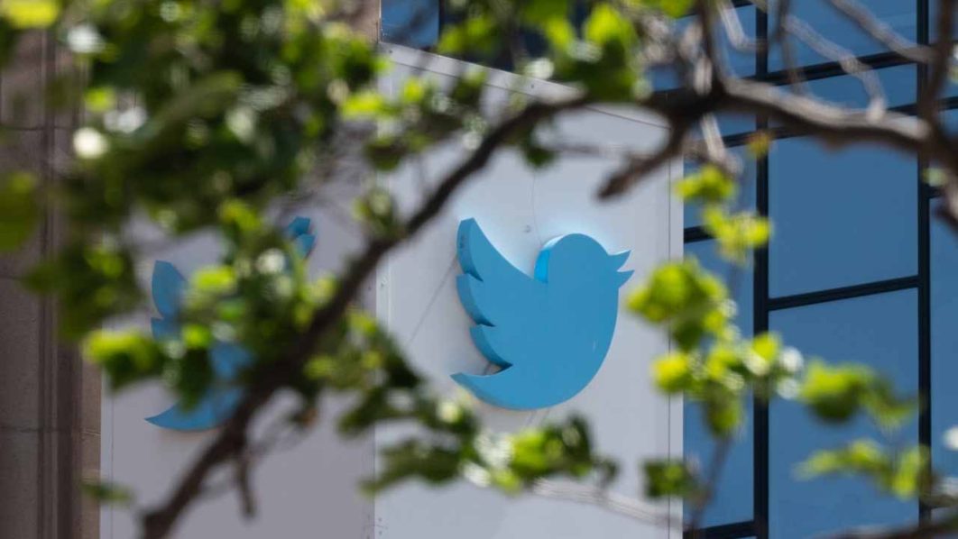 Twitter service stumbles as paying users get more room 1 Twitter service stumbles as paying users get more room