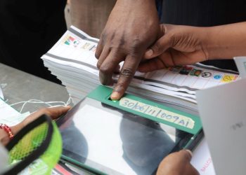 A voter’s identity is confirmed by fingerprint on a Bimodal Voter Accreditation System (BVAS) at a polling station in Ibadan on February 25, 2023, during Nigeria’s presidential and general election. (Photo by Samuel Alabi / AFP)