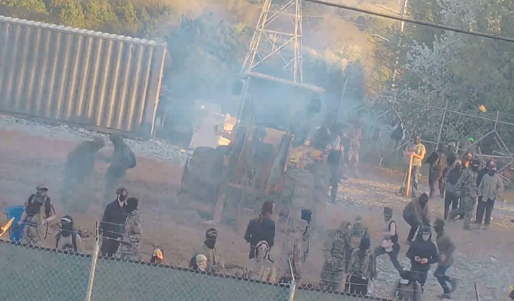 Protesters attack Atlanta police facility, dozens arrested 1 Protesters attack Atlanta police facility, dozens arrested