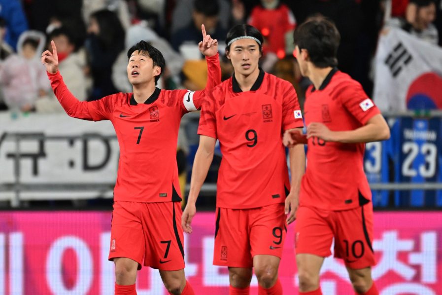 South Korea blow lead to give Klinsmann debut draw against Colombia