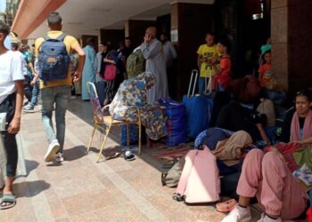 People who fled war-torn Sudan wait at a railway station in the Egyptian city of Aswan on April 28, 2023. – More than 14,000 Sudanese refugees have crossed the border into Egypt since deadly fighting erupted in their country in mid-April, the Egyptian foreign ministry said on April 27. In total, over 16,000 foreigners have entered Egypt since the conflict flared between the army and paramilitary Rapid Support Forces, including 2,000 nationals of 50 other countries or members of international organisations, the ministry said. (Photo by – / AFP)