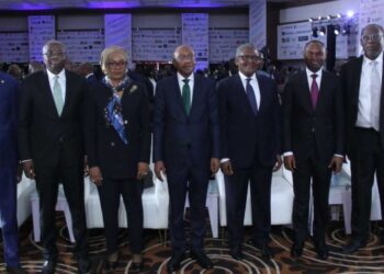 Managing Director/Chief Executive Officer, Nigeria Deposit Insurance Corporation (NDIC) Hassan Bello (left); Deputy Governor, Corporate Services, Central Bank of Nigeria (CBN), Edward Adamu; Deputy Governor, Financial System Stability, CBN, Aishah Ahmad; CBN Governor, Godwin Emefiele; President, Dangote Group, Aliko Dangote; Deputy Governor, Economic Policy, CBN, Kingsley Obiorah and Deputy Governor, Operations, CBN, Folashodun Adebisi Shonubi at the RT200 Non-oil export summit in Lagos, yesterday.