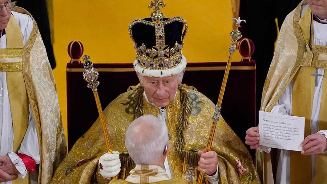 Amidst cheers, protest, King Charles is crowned 1 Amidst cheers, protest, King Charles is crowned