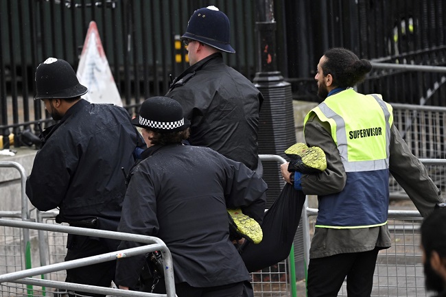 Anti-Monarchists Among UK Protesters Arrested Before King’s Coronation 2 Anti-Monarchists Among UK Protesters Arrested Before King’s Coronation