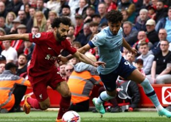 Liverpool’s Egyptian striker Mohamed Salah (L) fights for the ball with Brentford’s German midfielder Kevin Schade (R) during the English Premier League football match between Liverpool and Brentford at Anfield in Liverpool, north west England on May 6, 2023. (Photo by Darren Staples / AFP)