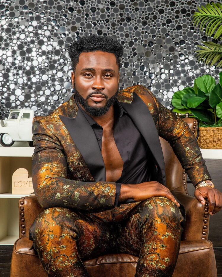 Snapinsta.app 306071813 514138746812102 4135255079397129912 n 1080 750x937 1 Reality TV star Pere threatens Tinubu supporters, “These military hands will touch your spirit.”