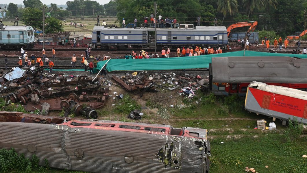 Trains resume service 51 hours after deadly India crash 1 Trains resume service 51 hours after deadly India crash