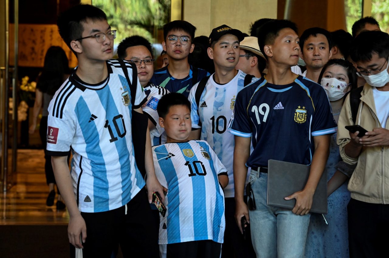Chinese superfan books into Messi hotel for glimpse of hero 1 Chinese superfan books into Messi hotel for glimpse of hero