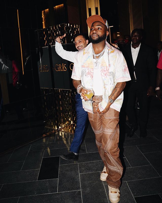 FybvD1kXsAAyvDs The blue passport is worth more than a million dollars, no matter how much money you have, boasts Davido.