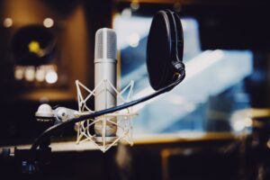 Radio station gets part-time AI DJ based on its midday host 1 Radio station gets part-time AI