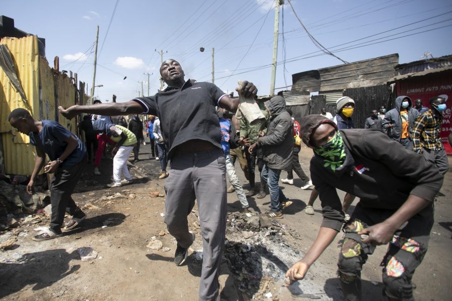 Police and protesters clash in Nairobi as calls for talks grow 1 Police and protesters clash in Nairobi as calls for talks grow