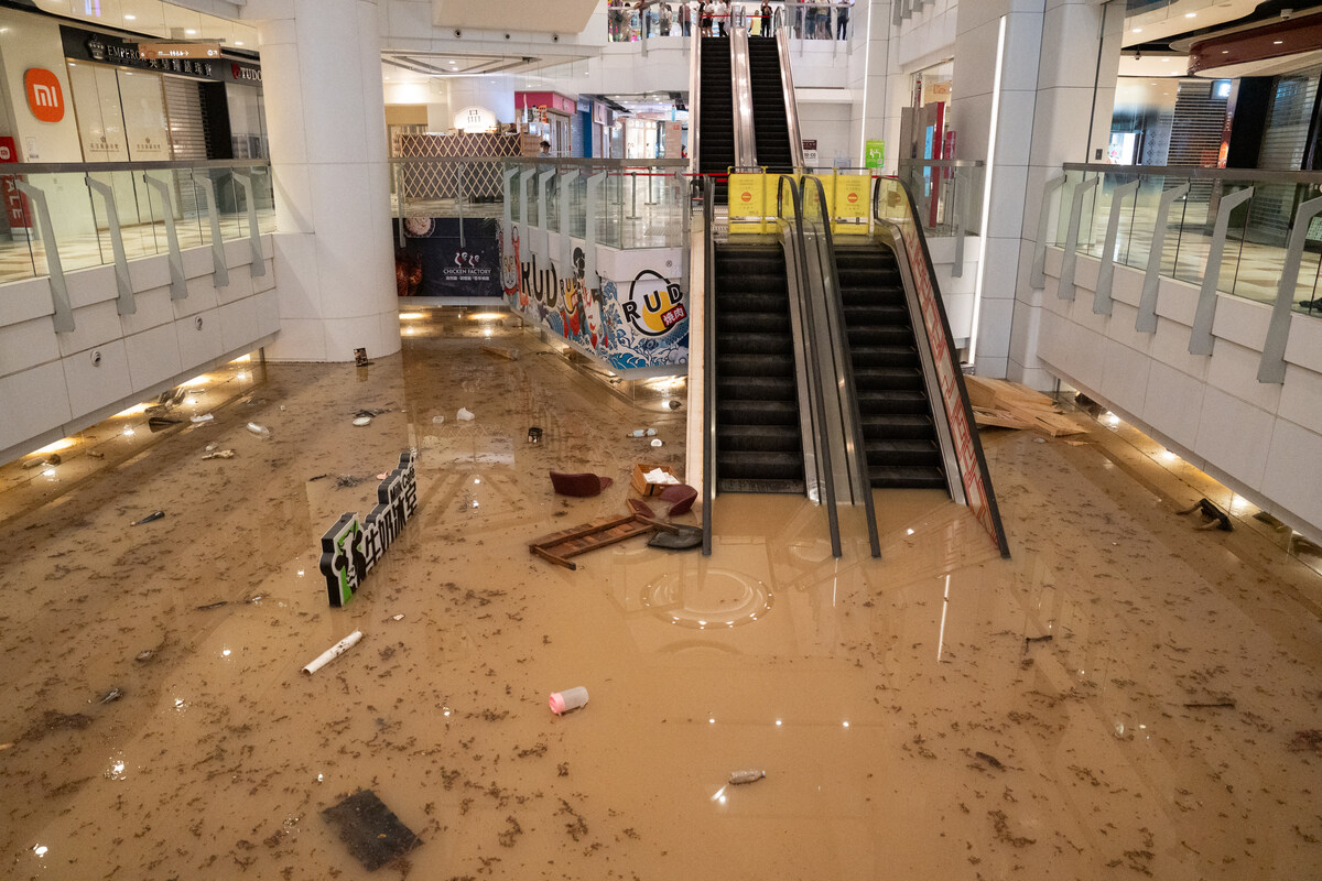 Hong Kong flooded by heaviest rainfall in 140 years 1 33UL9JA Preview Hong Kong flooded by heaviest rainfall in 140 years