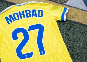 Cádiz CF Mohbad Tribute shirt PHOTO: Twitter/@eurofootcom