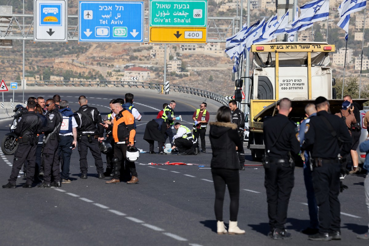 Israel and Hamas extend truce for one day 1 Israel and Hamas extend truce for one day
